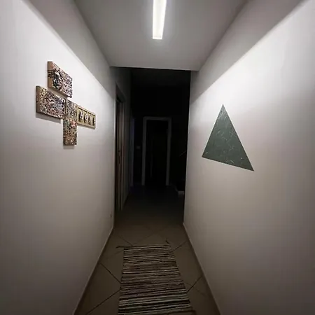 The Shaman's House Very Close To The Metro Line 1 דירה *