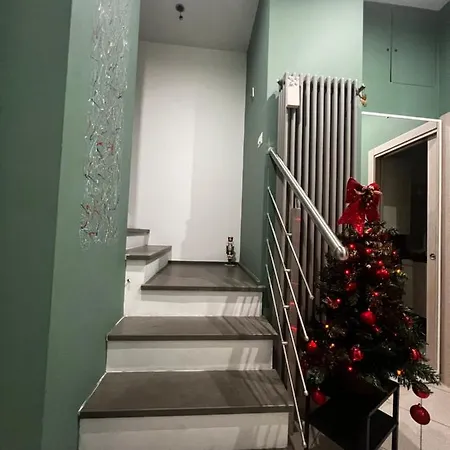 The Shaman's House Very Close To The Metro Line 1 נאפולי